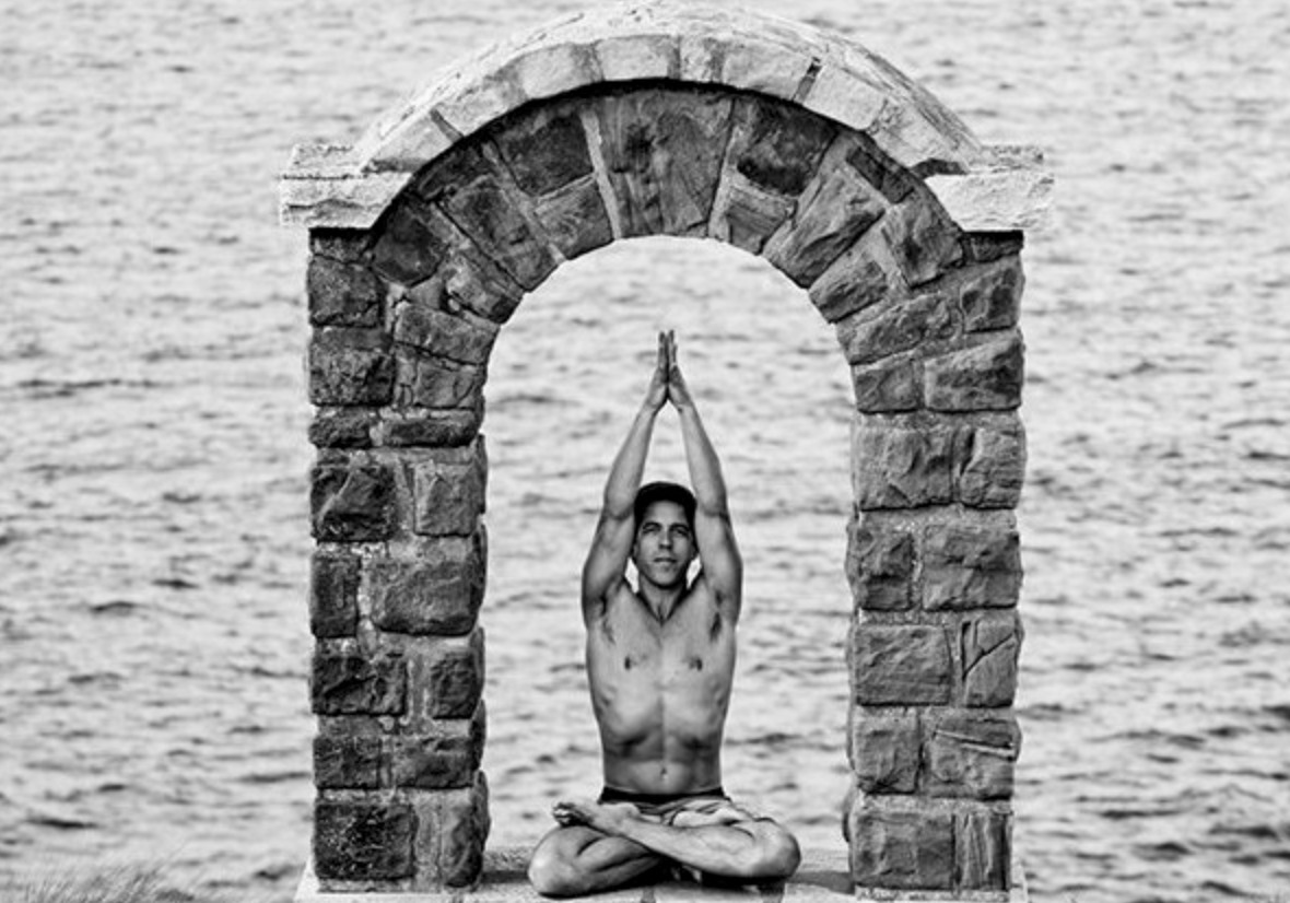 Masterclass – Ateliers Hatha Flow Joie &  présence, par Adriano Nogueira -vendredi 17 & samedi 18 mai