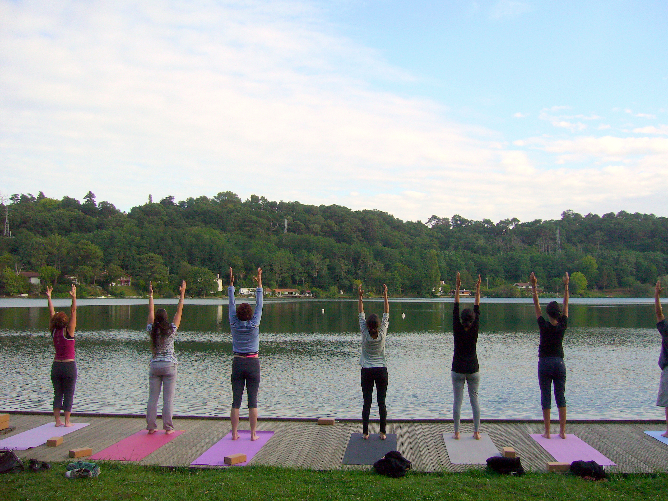 Cours de yoga en pleine nature