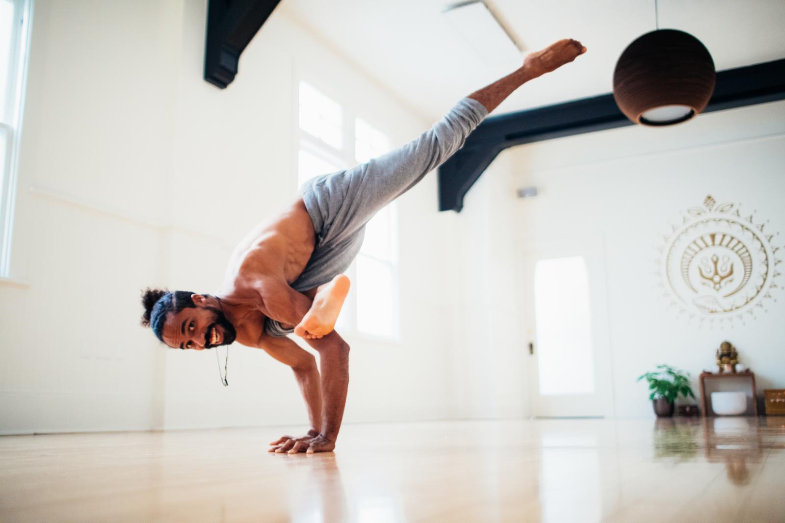 Stage 30h avec Mathieu Boldron – Upside Down World – Mana Yoga Center – 30 août au 2 septembre