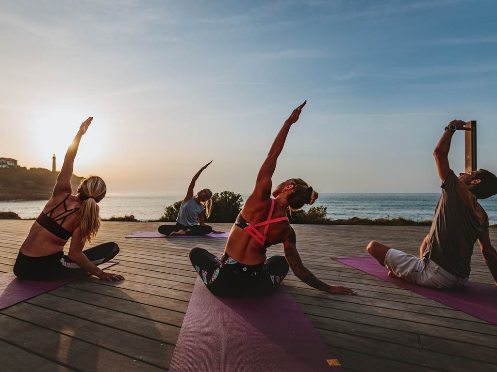 Yoga face à l’océan avec Anglet Tourisme